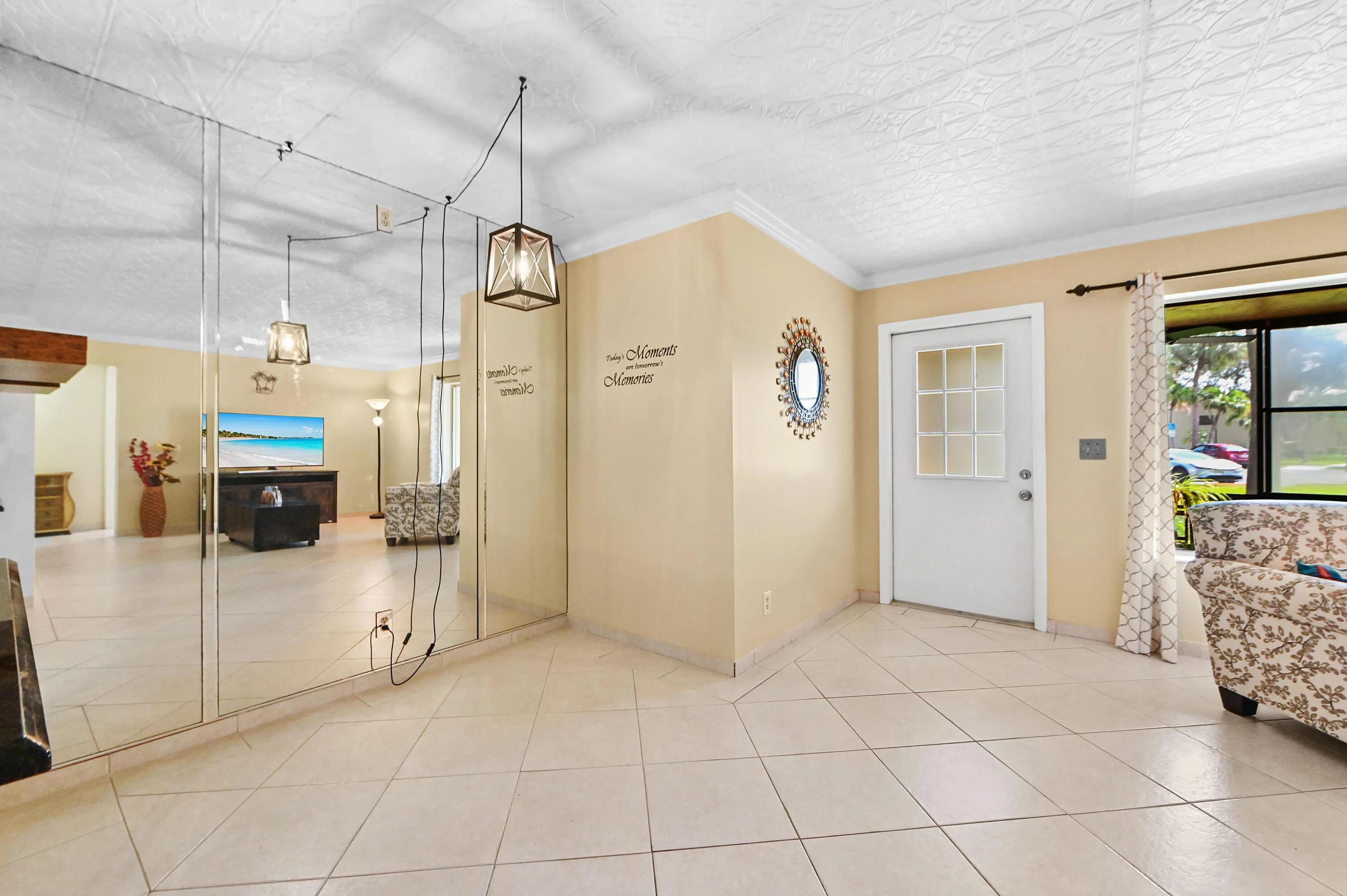 10 Dining Room 02
