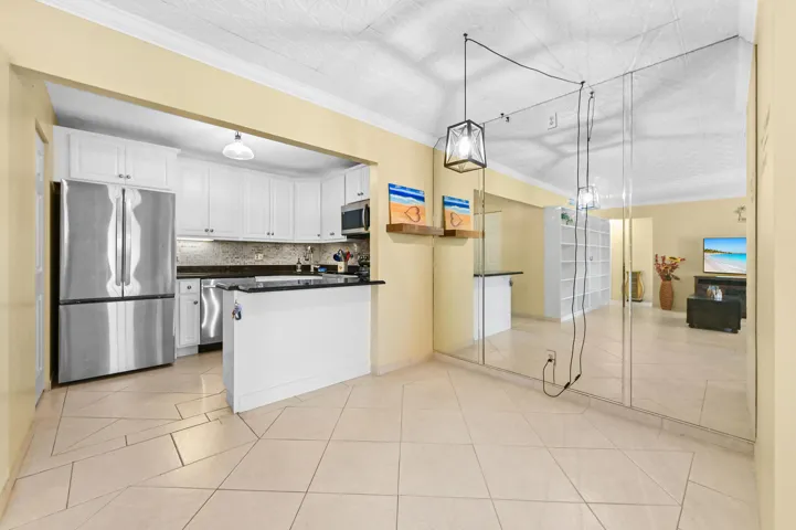 09 Dining Room 01