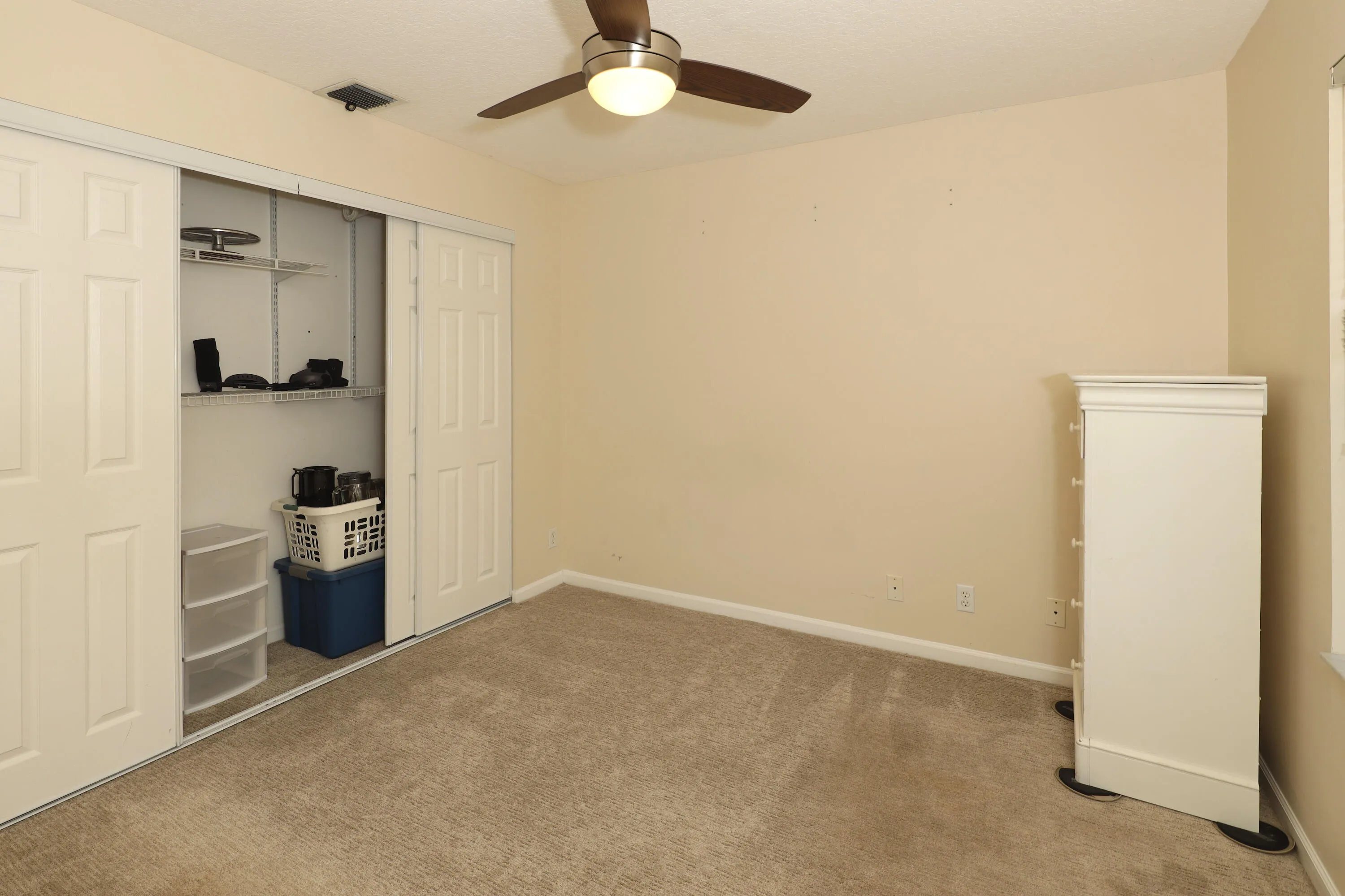Spacious secondary bedroom with large closet and plenty of natural light, ideal for family or guests.