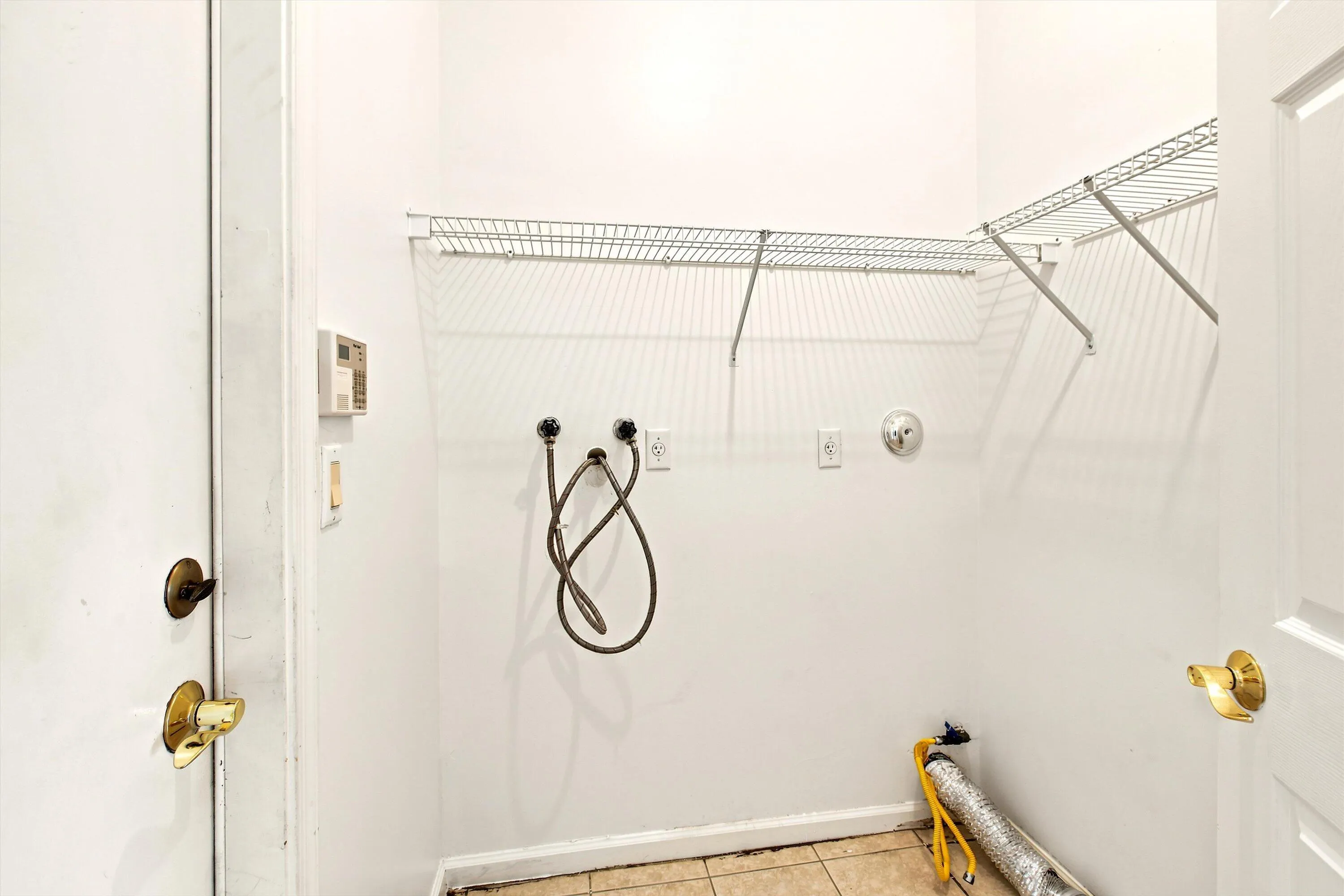 Hook-ups for washer / dryer