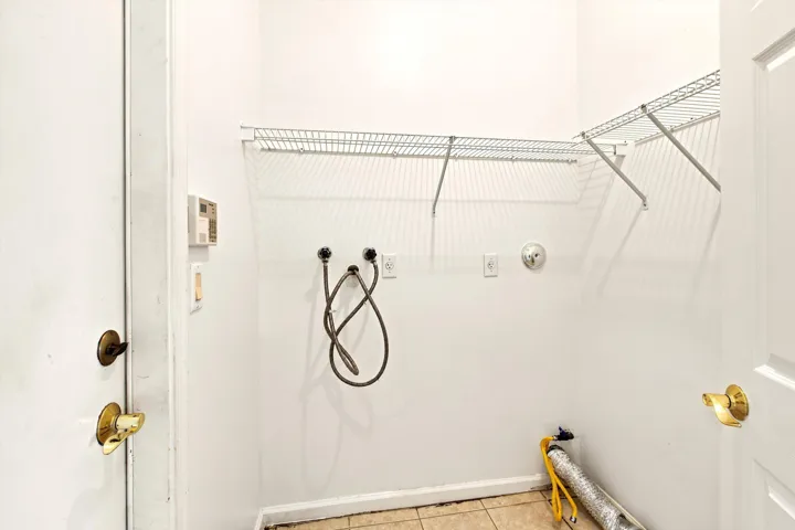 Hook-ups for washer / dryer