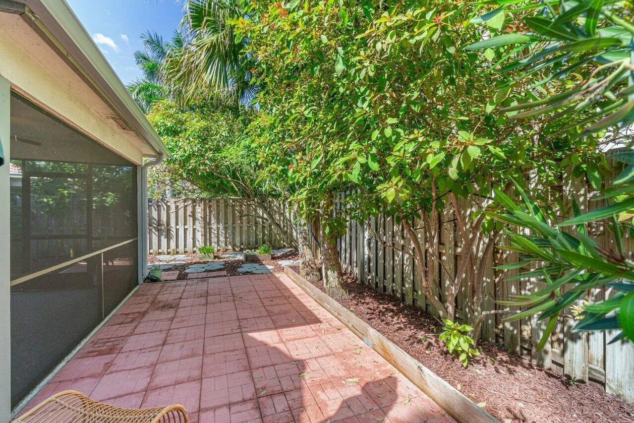 PAVER BACKYARD PATIO