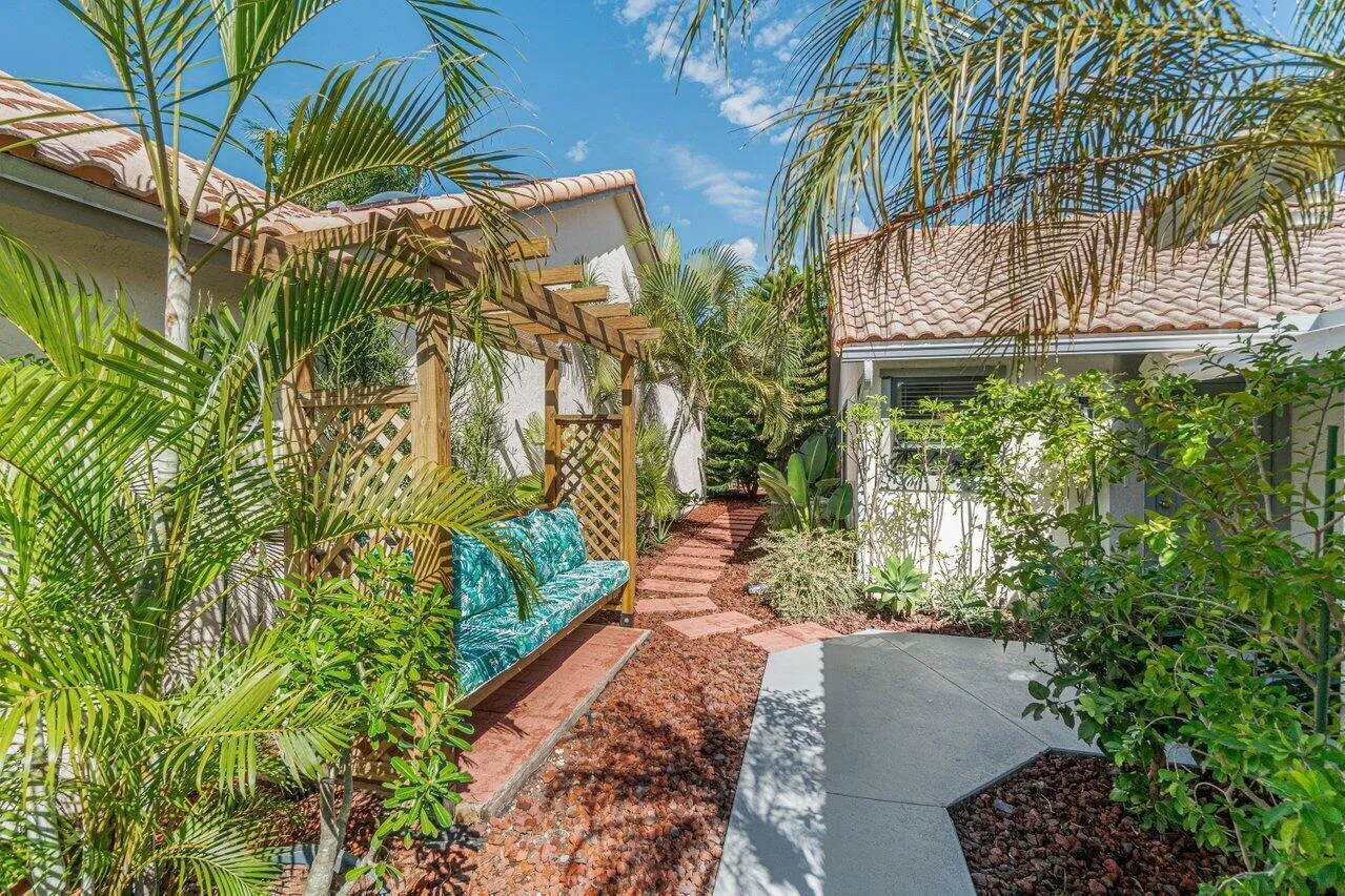 LUSHLY LANSCAPED COURTYARD