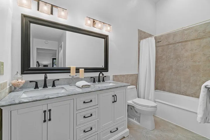 BEAUTIFUL UPDATED PRIMARY BATH