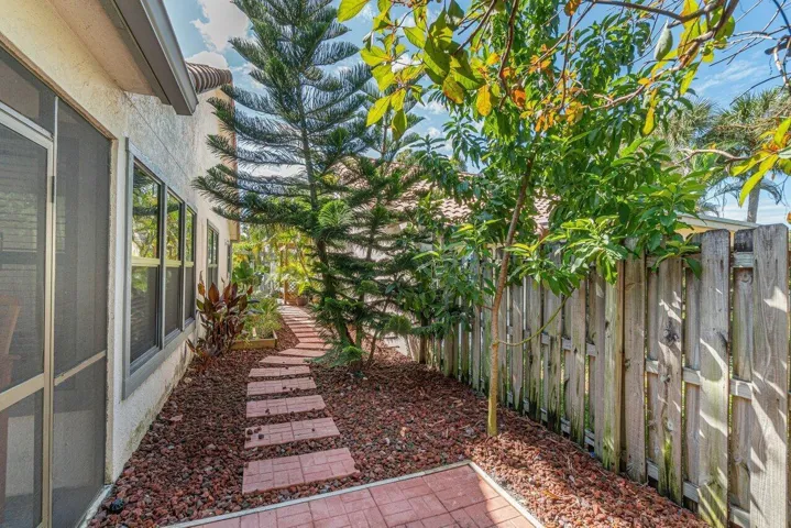 SIDE COURTYARD