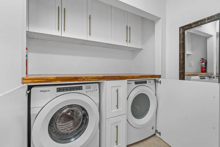 LAUNDRY WITH EXTRA STORAGE/WORK SPACE
