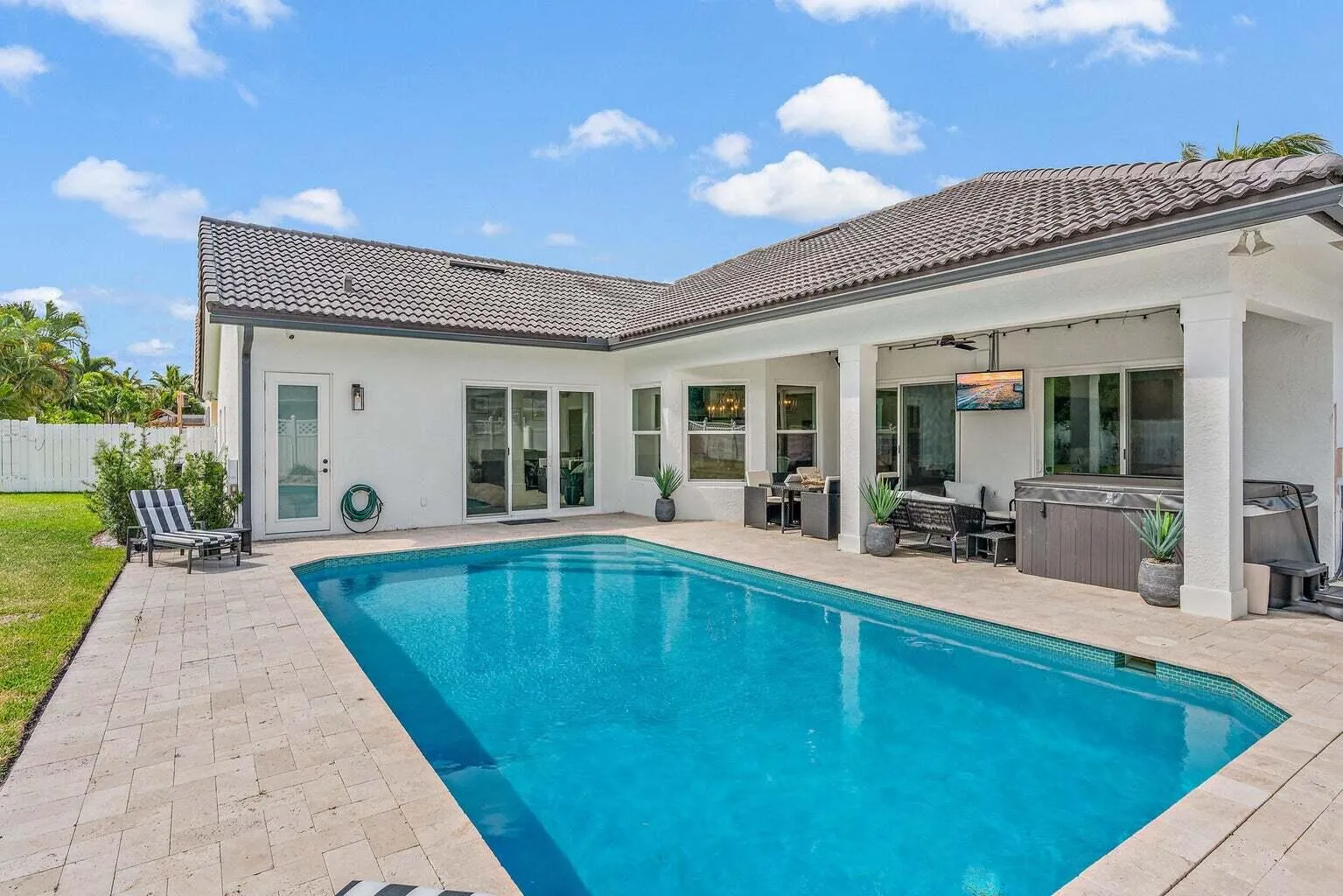 596 N Cypress pool