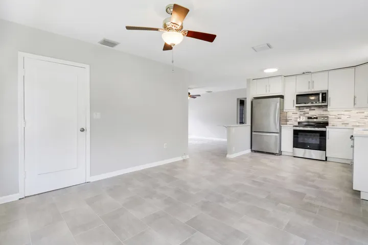 Kitchen & Dining