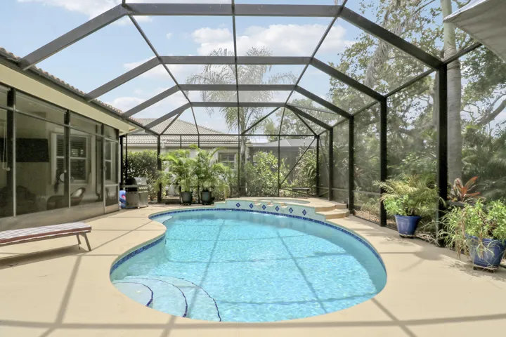 Pool & Spa