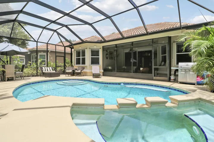 Pool & Spa