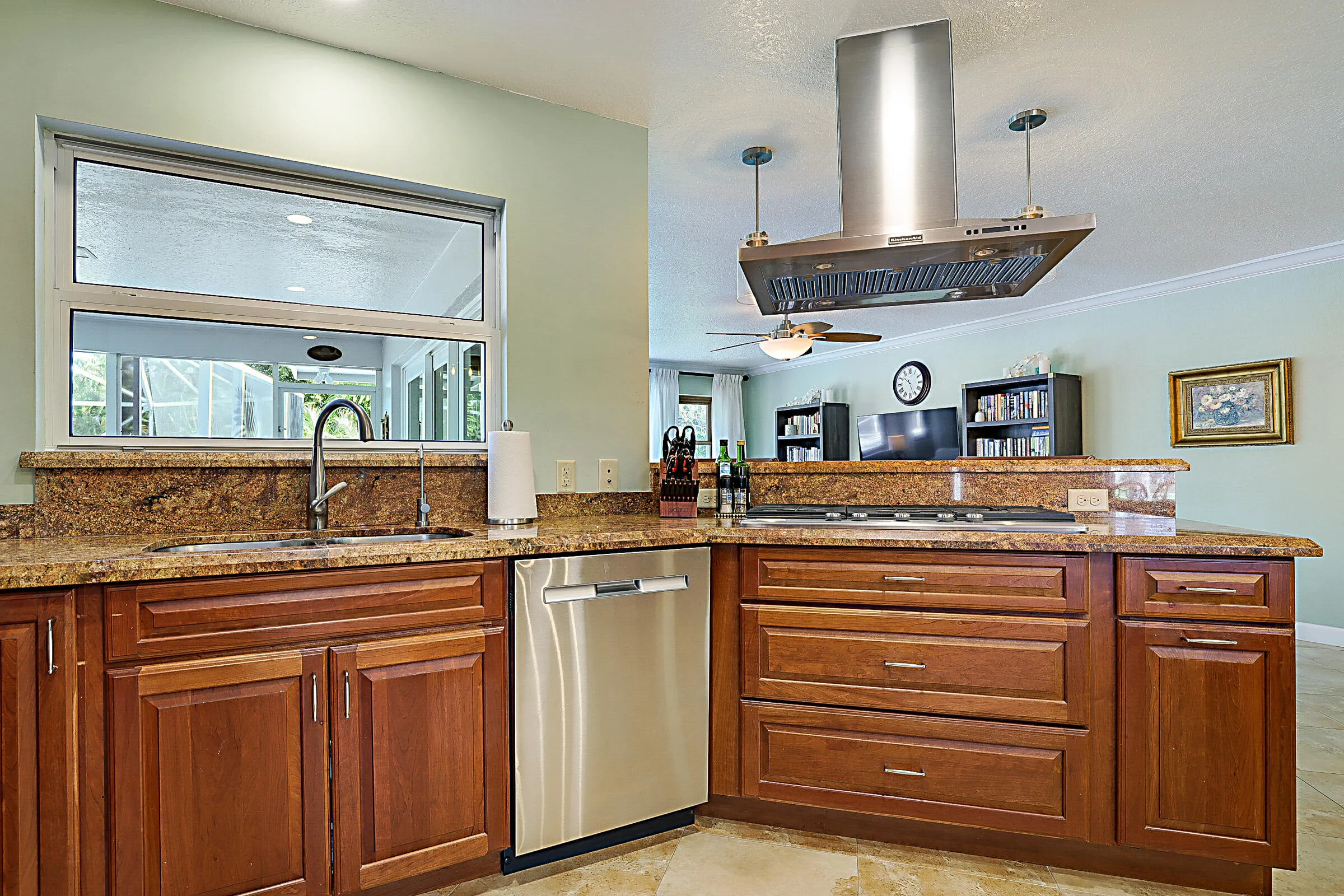 Gas range and hood