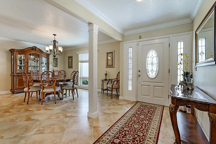 Foyer & Dining