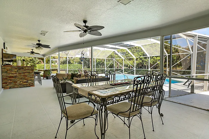 Outdoor dining with ease