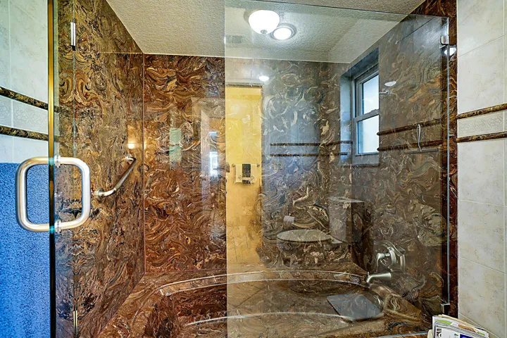 Luxurious Tub and Shower combo