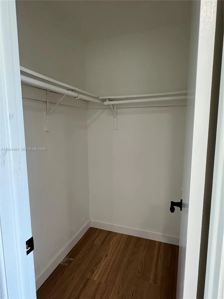 Walk in Closet Primary bedroom