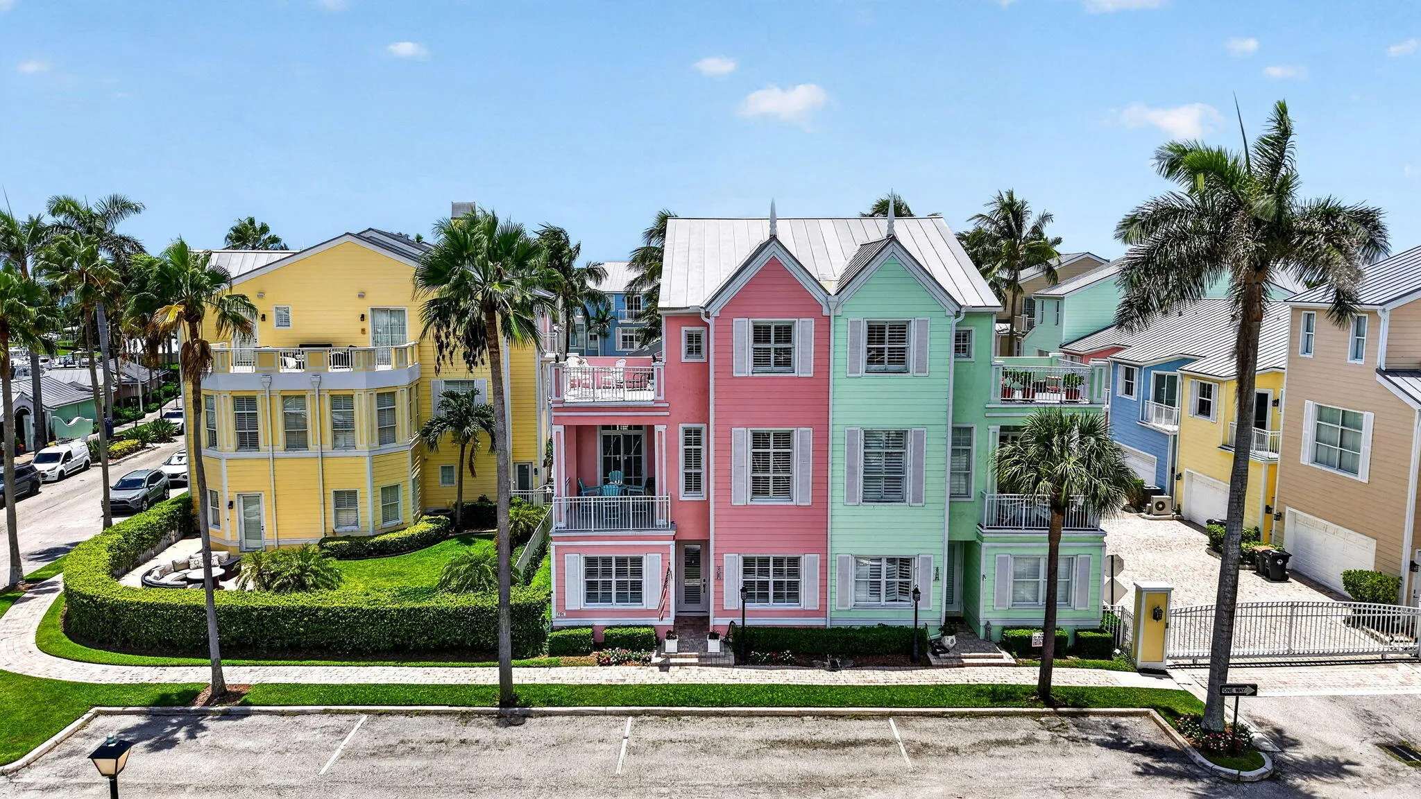Beautiful Townhome on LHP Marina