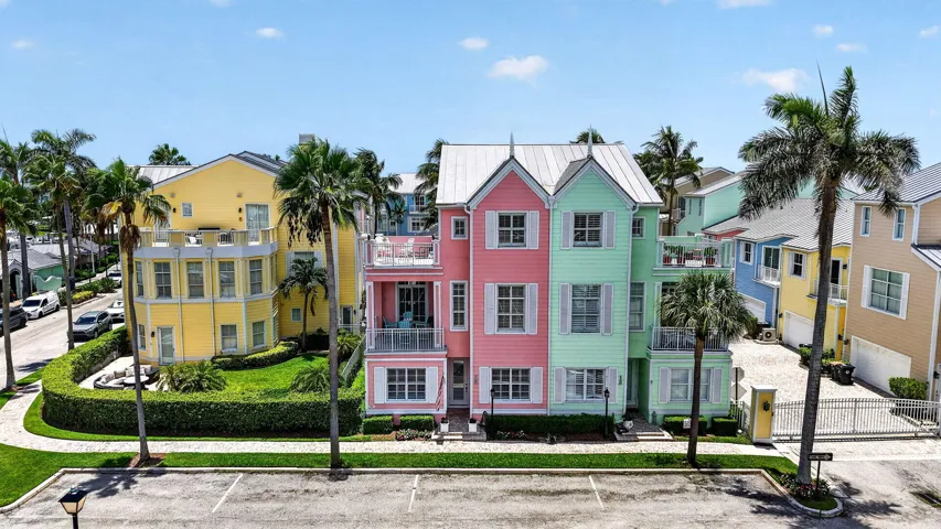 Beautiful Townhome on LHP Marina