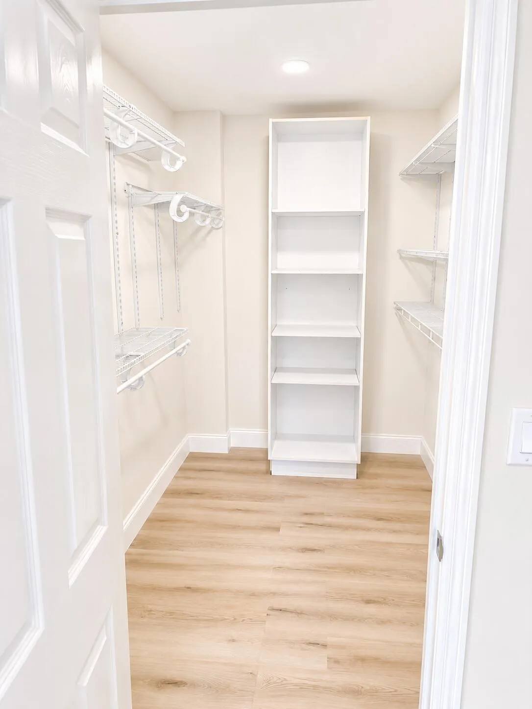 6-walk in closet
