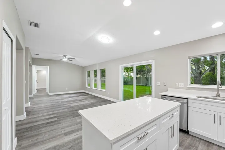 35-web-or-mls-Emerson Dr-S1307-016