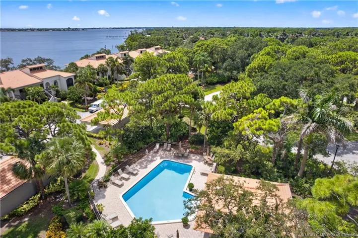 Bayhead Pool