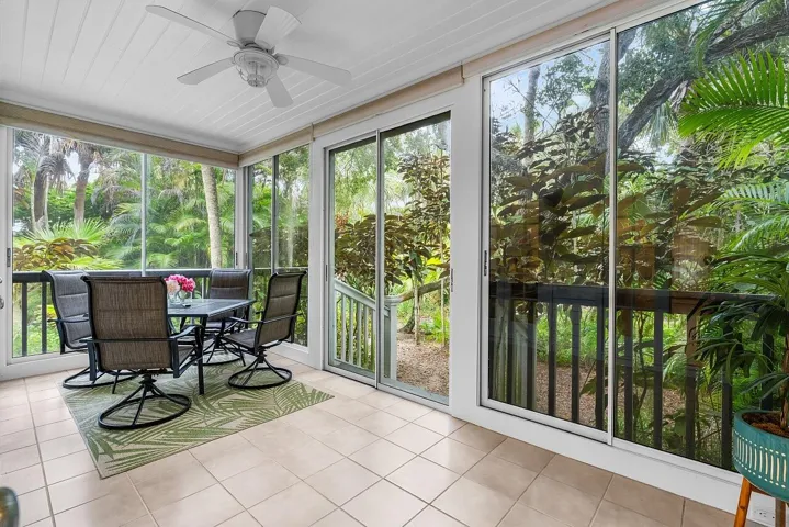 SCREENED IN PORCH AREA OFF LIVING ROOM