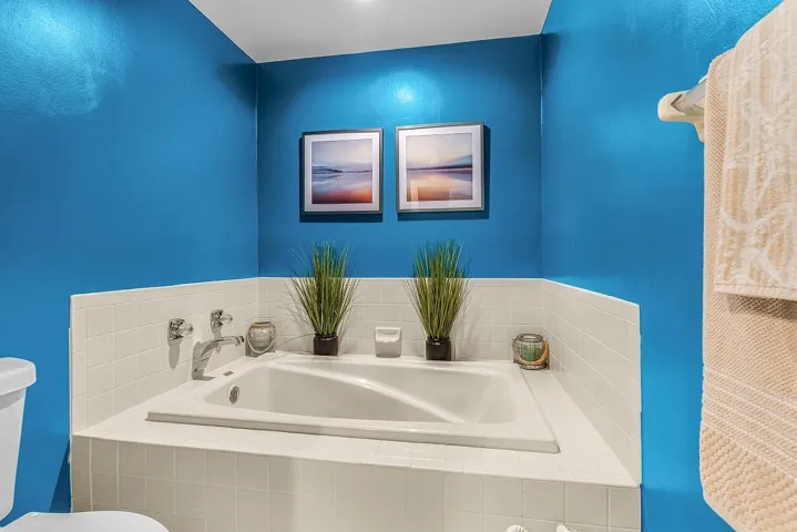 SOAKING TUB