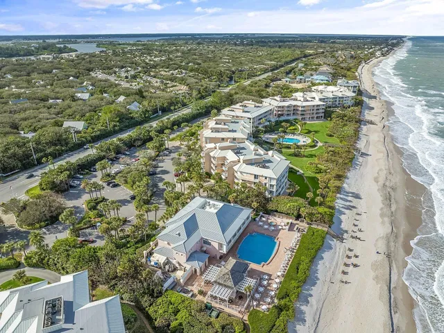 DRONE BEACH VIEW