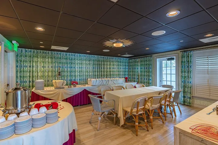 CLUBHOUSE