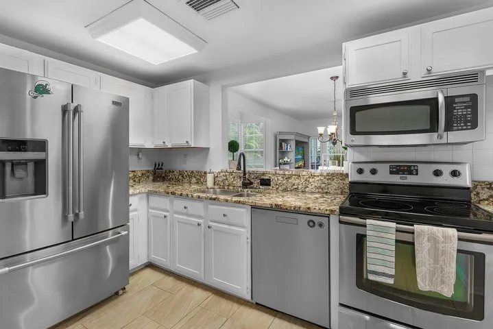 1260-Palmetto-Ct-Apt-106-HigMedia-025-12