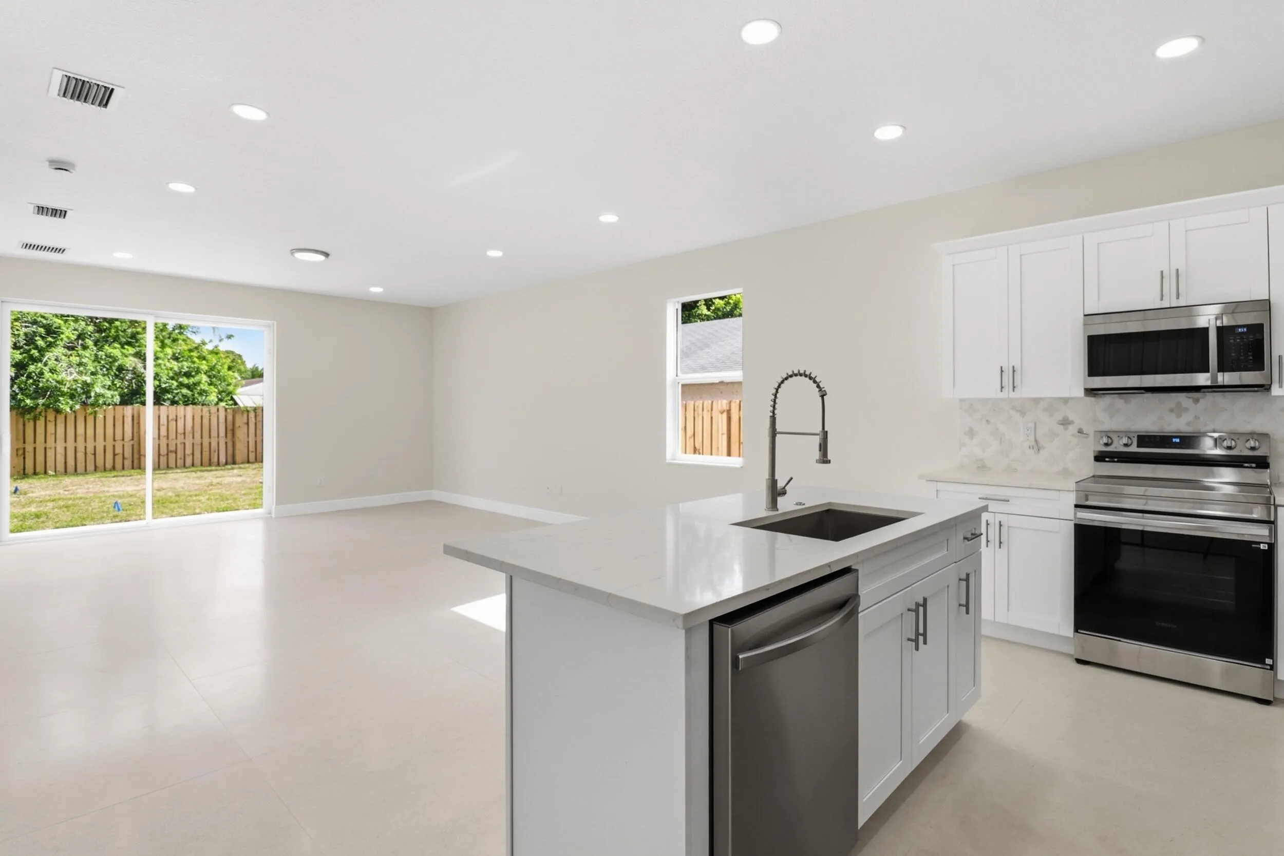 Kitchen / Living Area