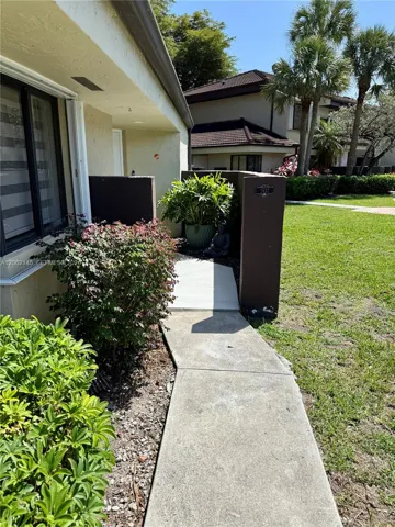 Corner Unit Private Entry Walkway