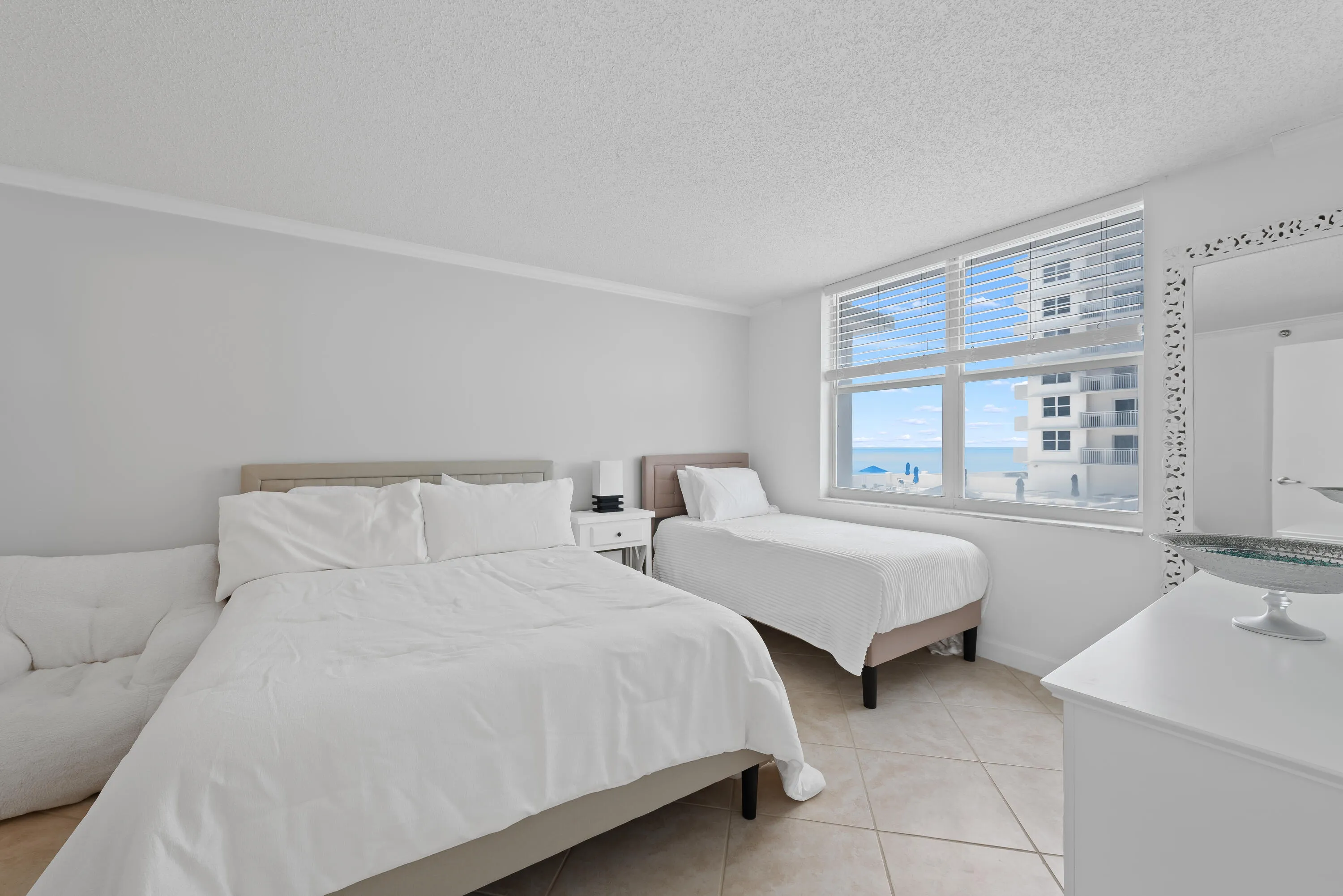 Large 2nd bedroom/den with ocean view