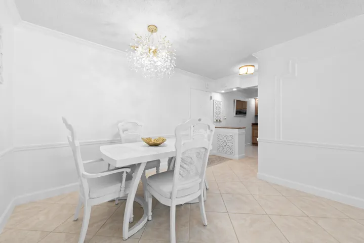 Bright spacious dining area