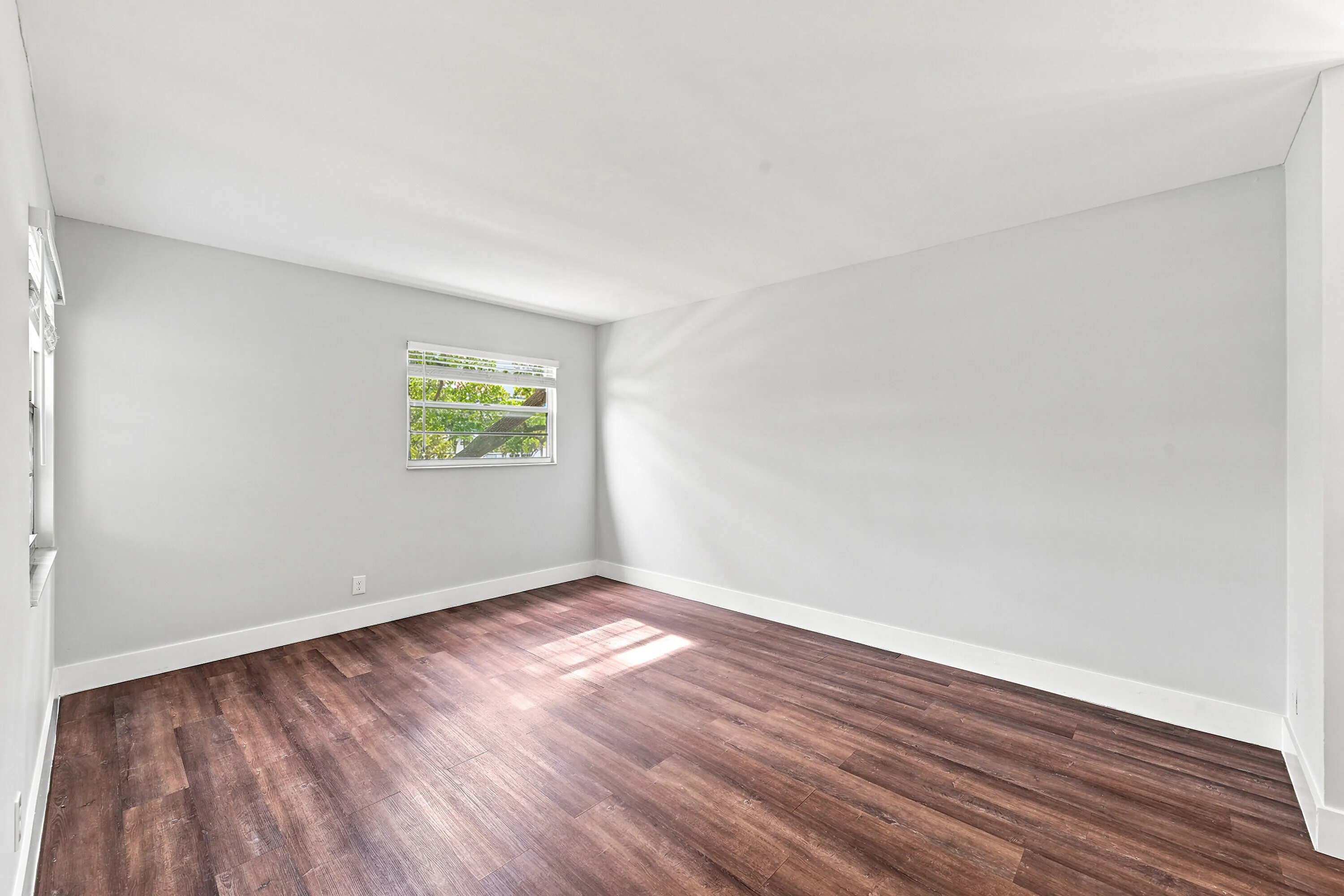 Primary Bedroom w/En-Suite Bathroom