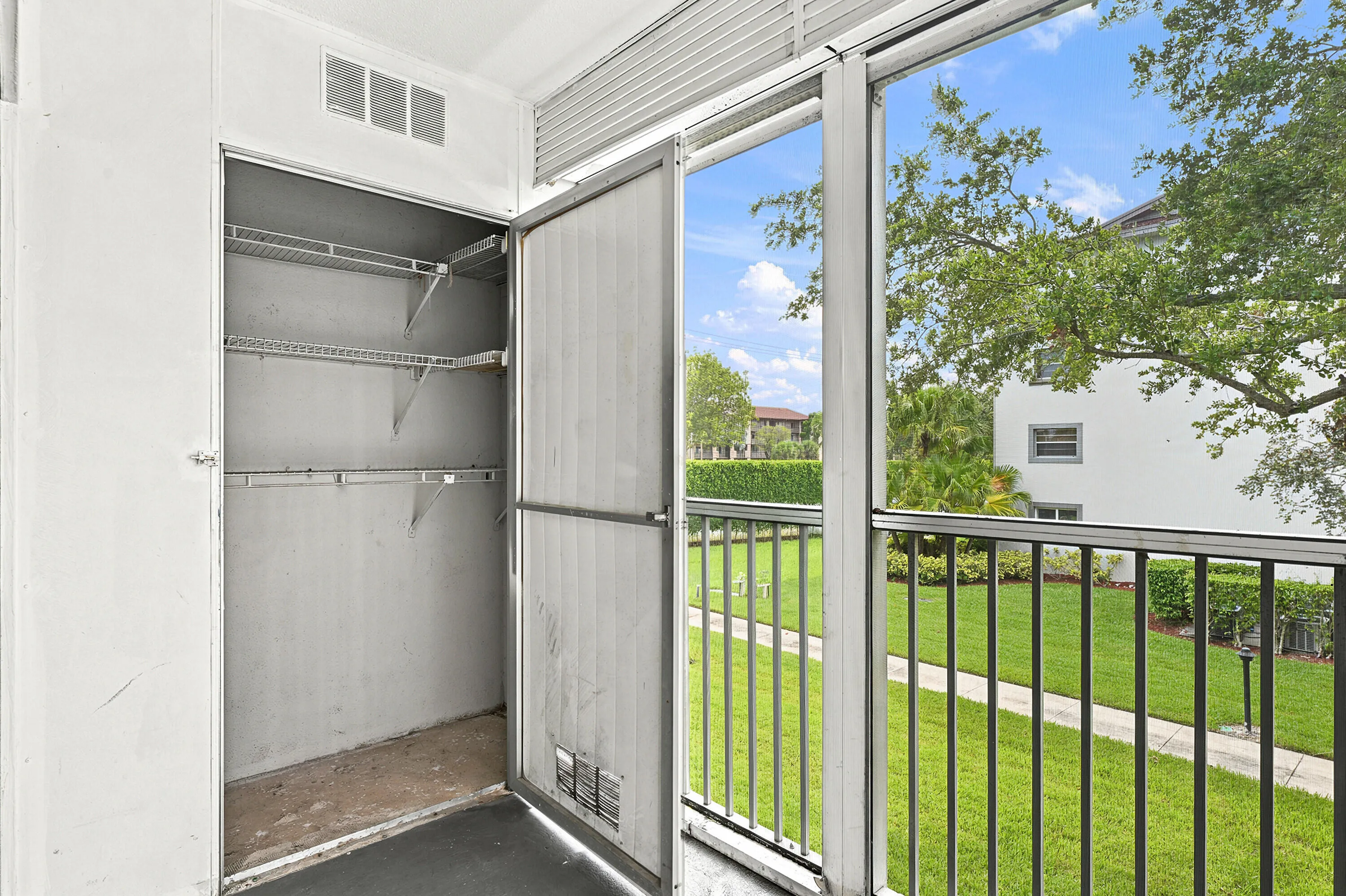 Screened Balcony w/Storage Closet