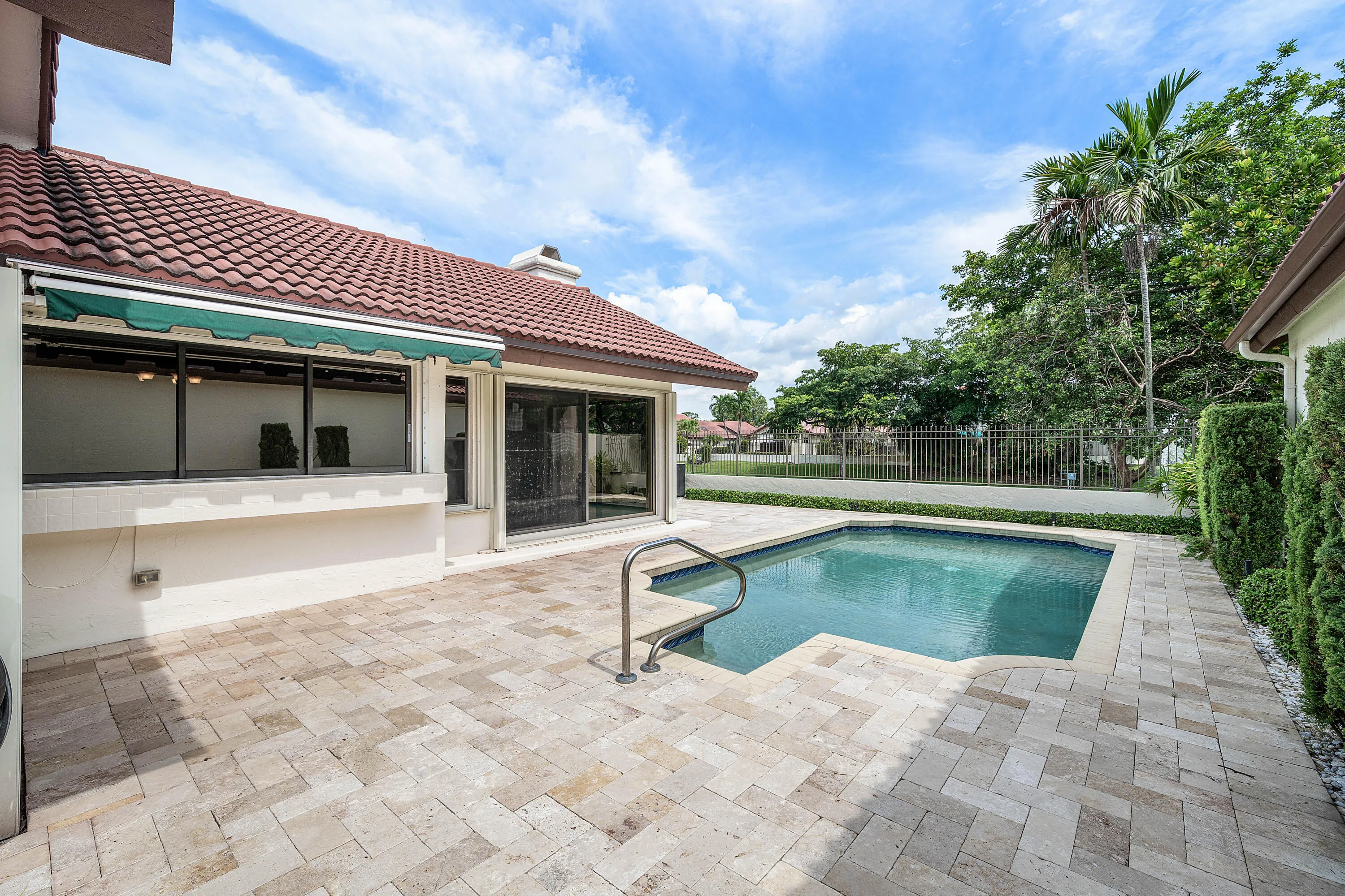 FABULOUS OUTSIDE OASIS