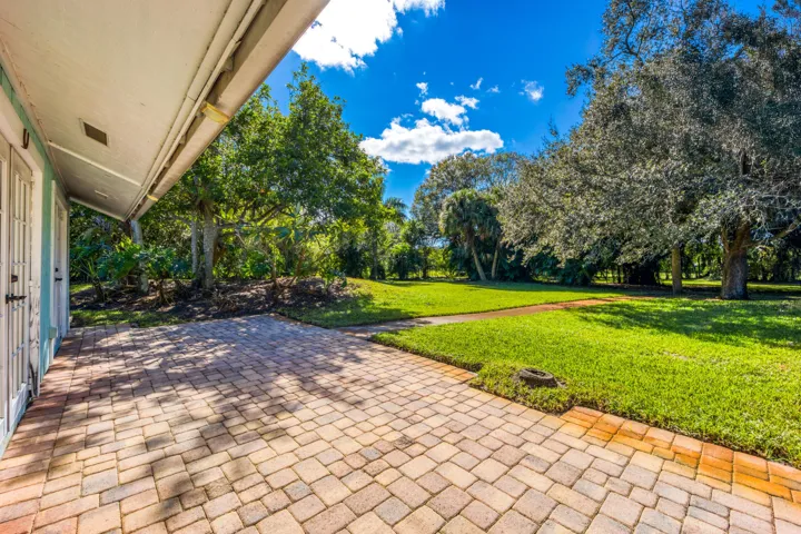 2232 SW Racquet Club Drive-24