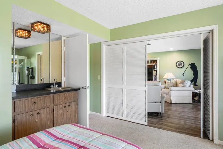 Guest Bedroom or Den