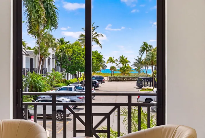 family room facing beach