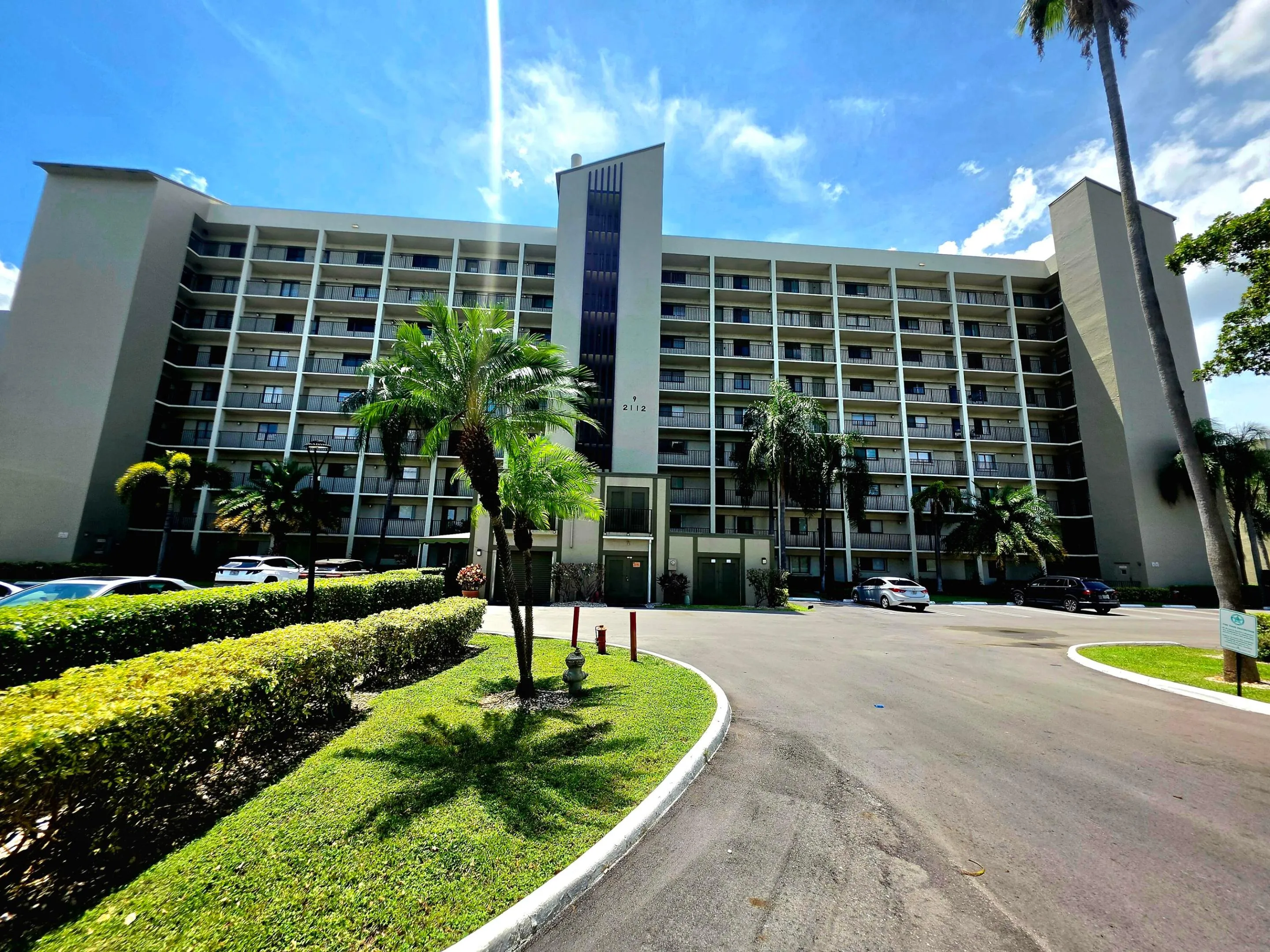 PICTURE OF YOUR BUILDING (LE CLUB) AT CYPRESS BEND