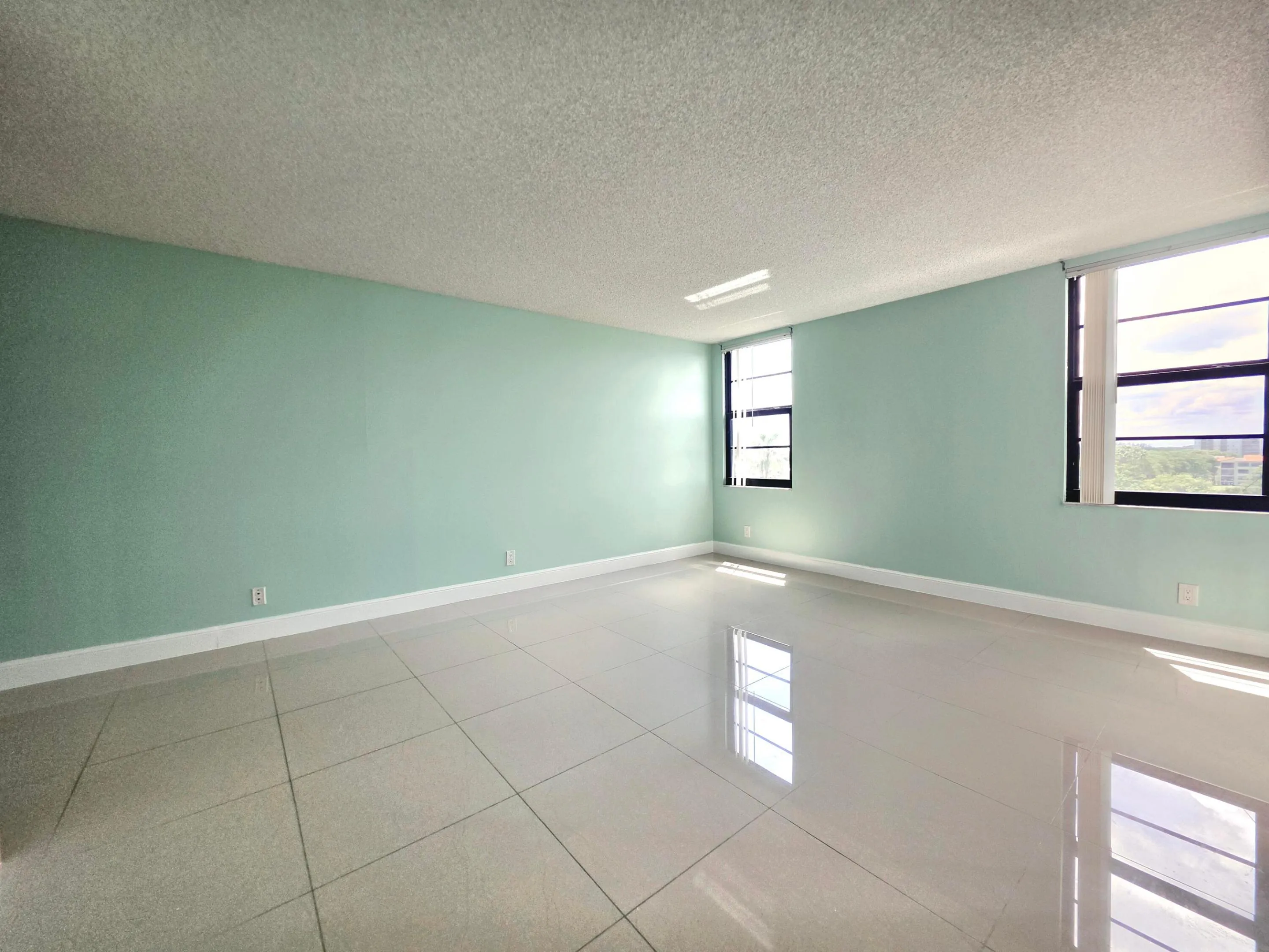 PRIMARY BEDROOM WITHOUT FURNITURE