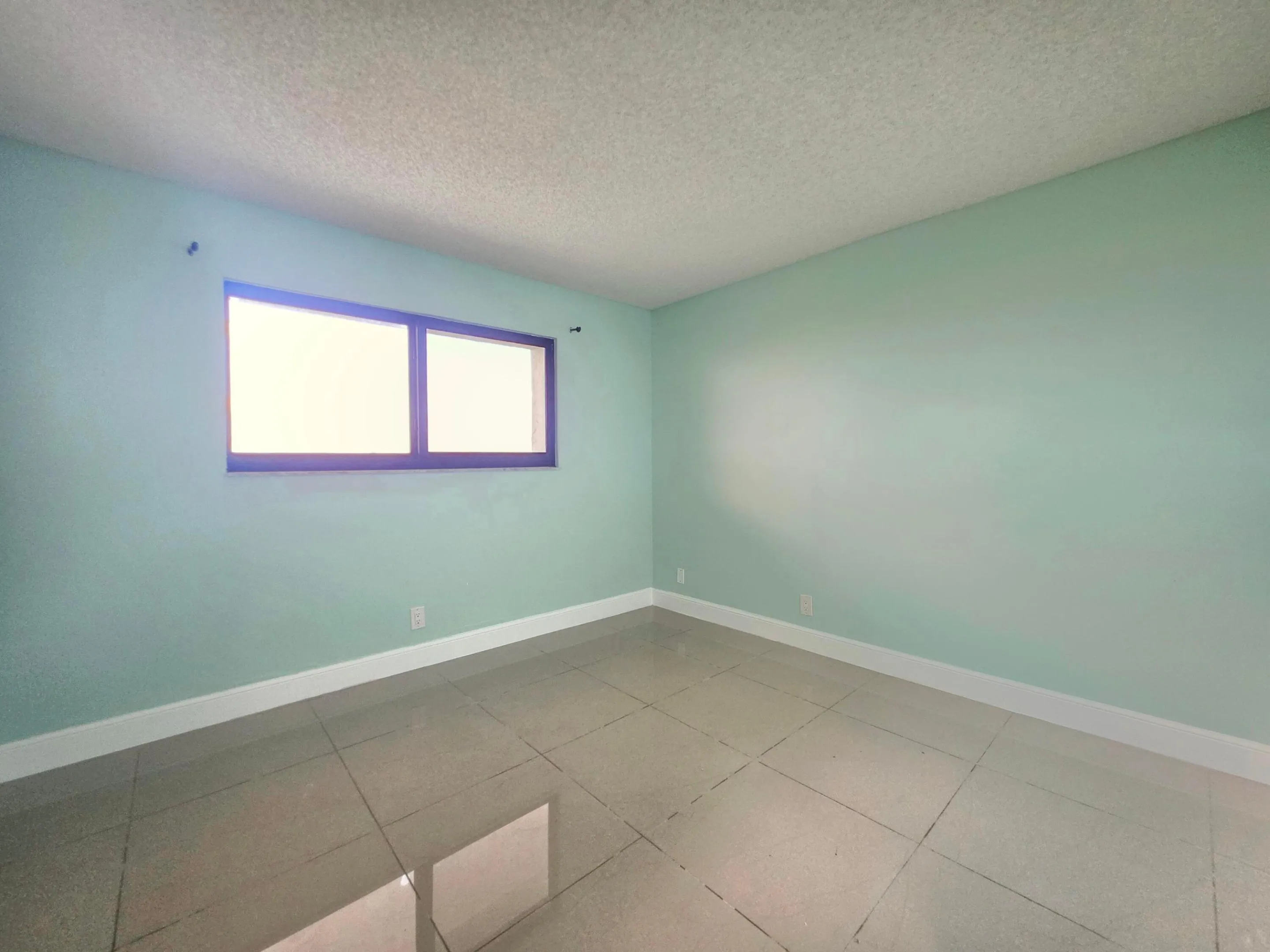 SECOND BEDROOM WITHOUT FURNITURE