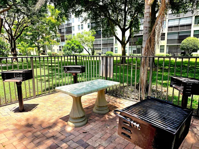 GRILLING AREA FOR YOU AND YOUR GUEST