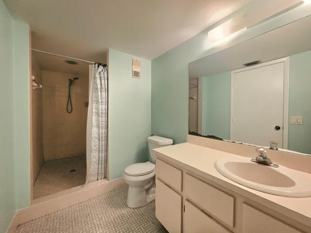 PRIMARY BATHROOM WITHOUT ANY FURNISHINGS