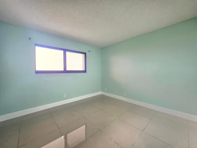 SECOND BEDROOM WITHOUT FURNITURE