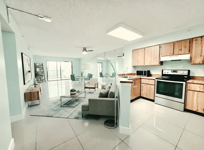 WELCOME TO CYPRESS BEND. YOUR SPACIOUS 2 BED, 2 BATH WITH LAKE VIEW ON THE SEVENTH FLOOR. (virtually staged)