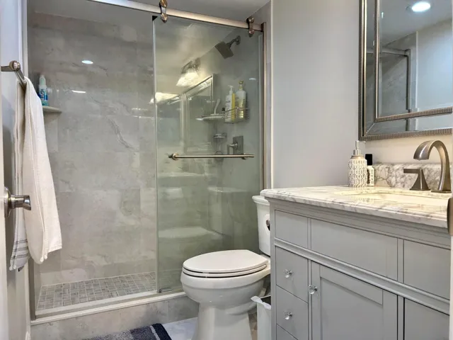 guest bath 406