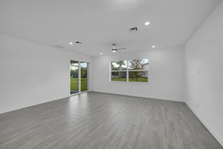 5742 Graceful Way