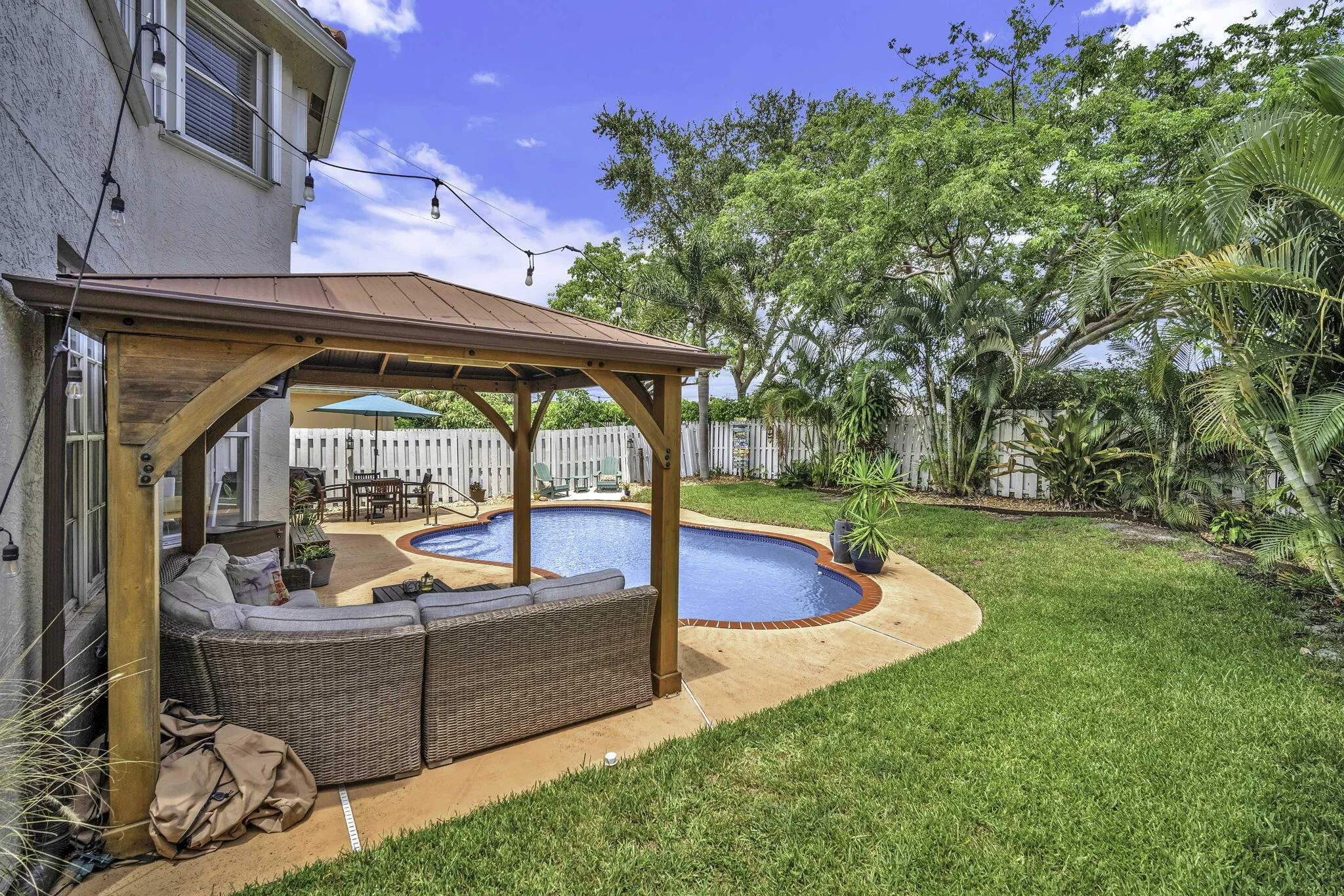 Gazebo stays too!