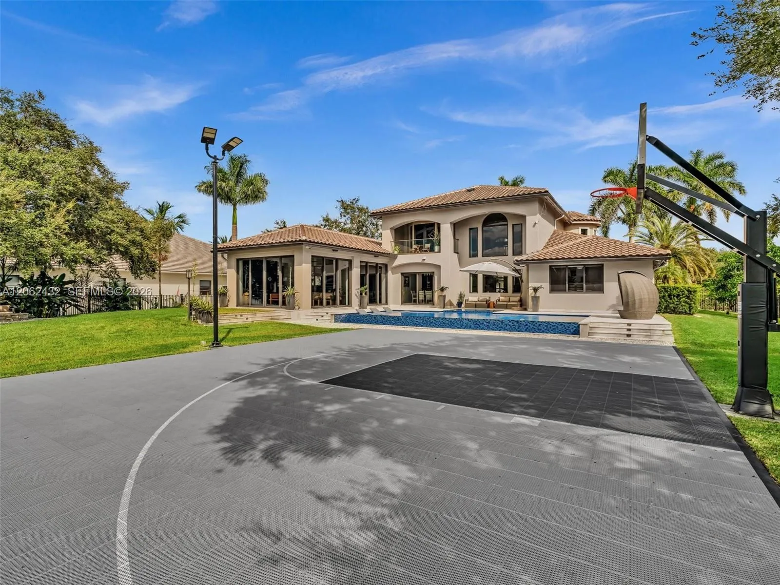 1/2 basketball court